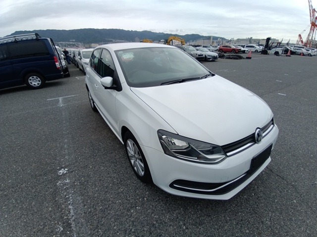 VOLKSWAGEN POLO photo 2