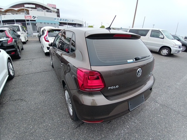 VOLKSWAGEN POLO photo 3