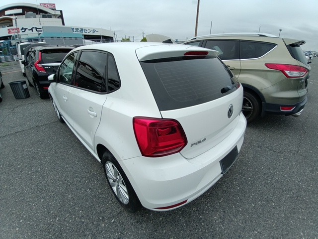VOLKSWAGEN POLO photo 3