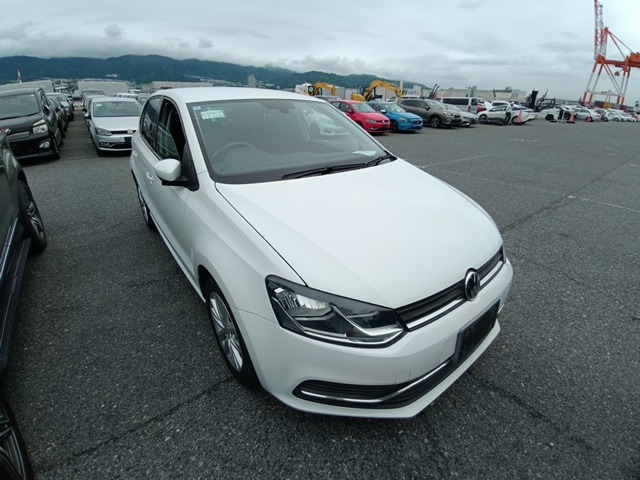 VOLKSWAGEN POLO 2016