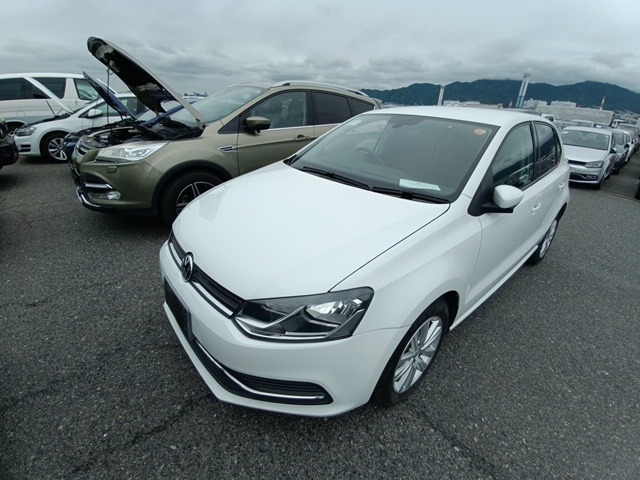 VOLKSWAGEN POLO photo 2