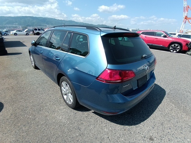 VOLKSWAGEN GOLF VARIANT photo 3