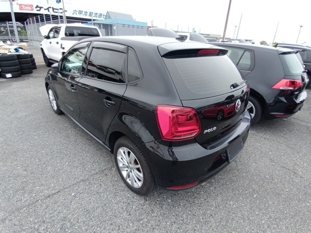 VOLKSWAGEN POLO photo 3