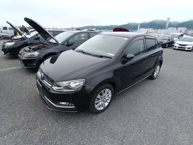 VOLKSWAGEN POLO photo 2