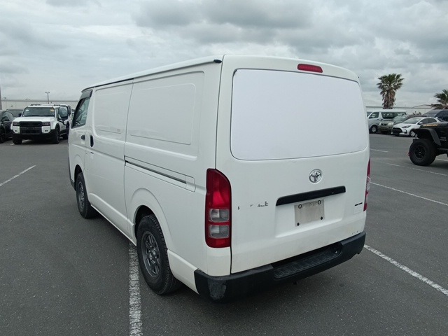TOYOTA HIACE VAN photo 3