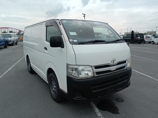 TOYOTA HIACE VAN 2011
