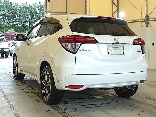 HONDA VEZEL photo 3