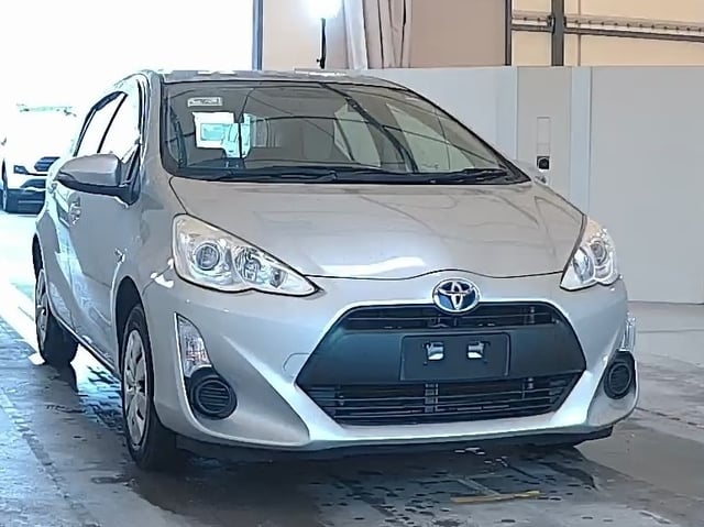 TOYOTA AQUA 2017