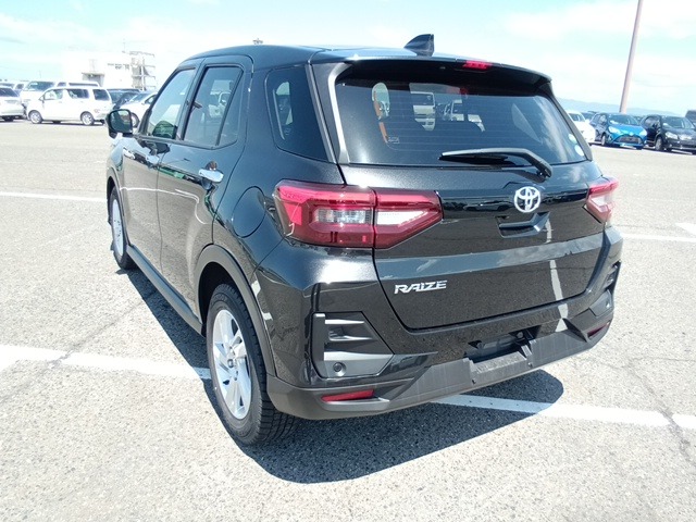 TOYOTA RAIZE photo 3