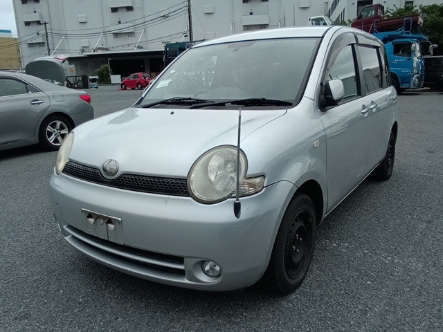TOYOTA SIENTA photo 2