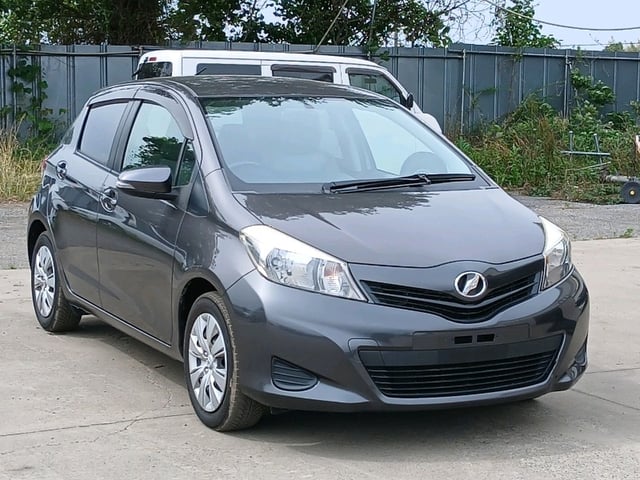 TOYOTA VITZ 2012