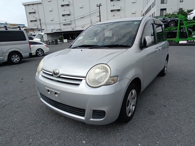TOYOTA SIENTA photo 2