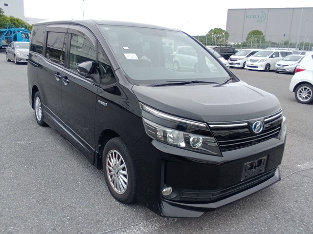 TOYOTA VOXY 2014