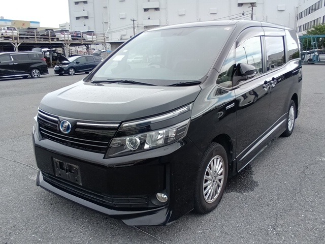 TOYOTA VOXY photo 2