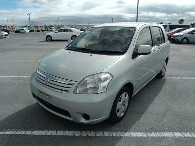 TOYOTA RAUM photo 2
