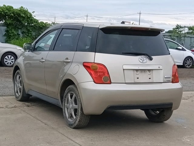 TOYOTA IST 2003