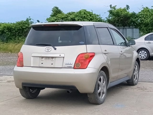 TOYOTA IST photo 3