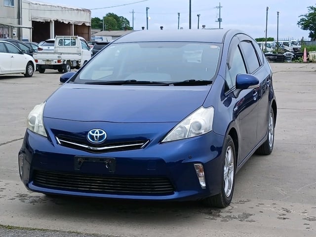 TOYOTA PRIUS ALPHA photo 3