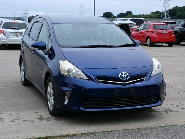 TOYOTA PRIUS ALPHA 2012
