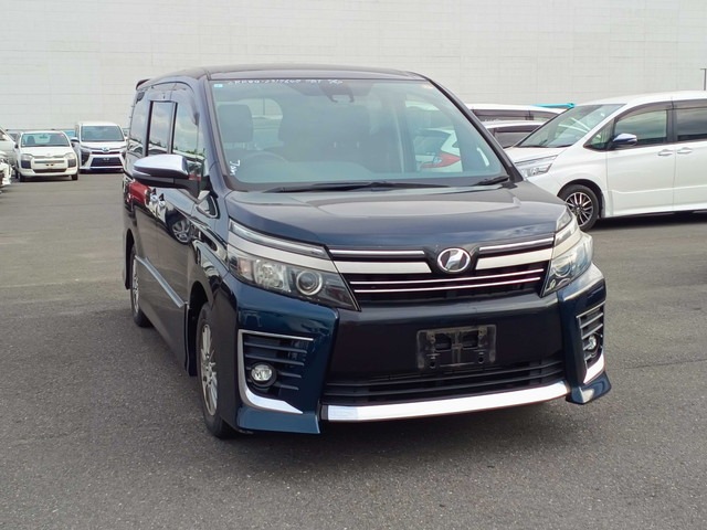 TOYOTA VOXY 2017