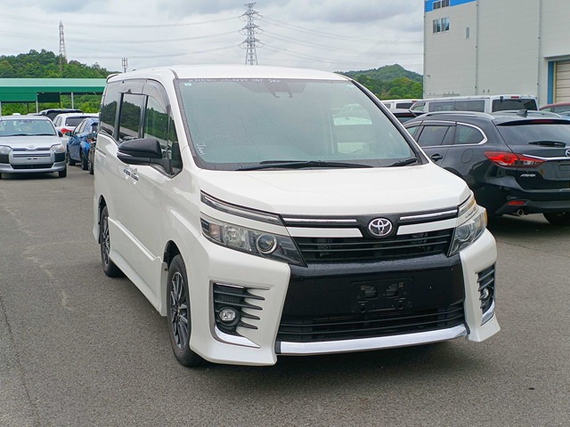 TOYOTA VOXY 2017