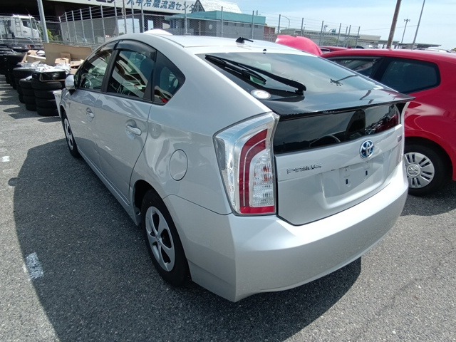 TOYOTA PRIUS photo 3