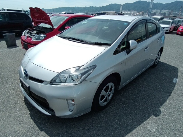 TOYOTA PRIUS photo 2