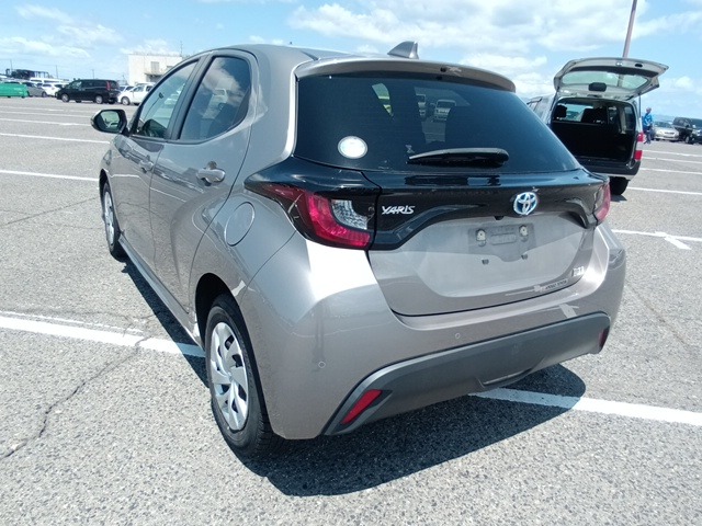 TOYOTA YARIS photo 3
