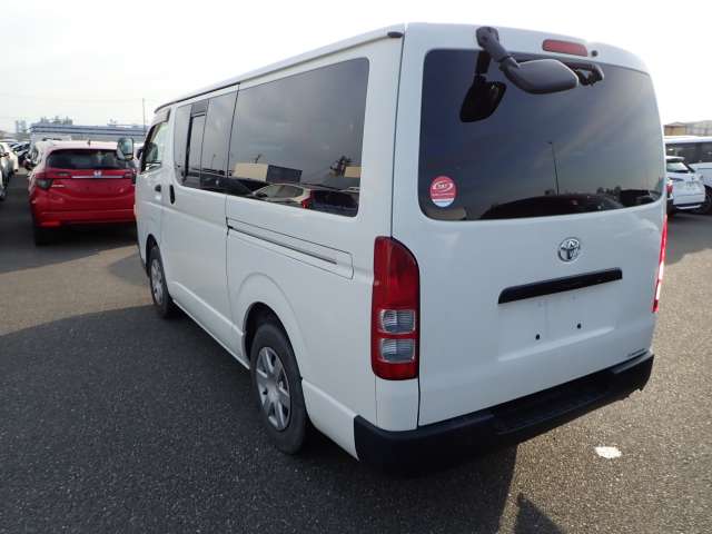 TOYOTA HIACE VAN photo 3