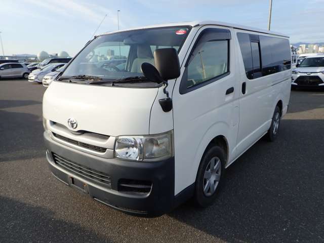 TOYOTA HIACE VAN photo 2