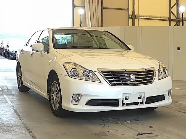 TOYOTA CROWN 2010