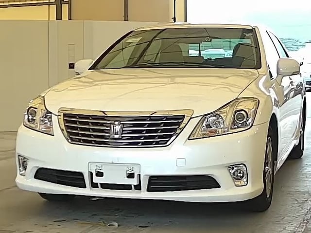 TOYOTA CROWN photo 2