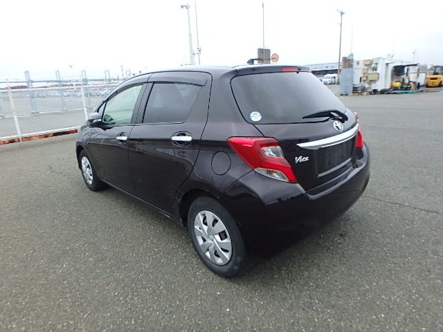 TOYOTA VITZ photo 3