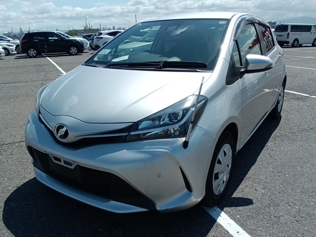 TOYOTA VITZ photo 2