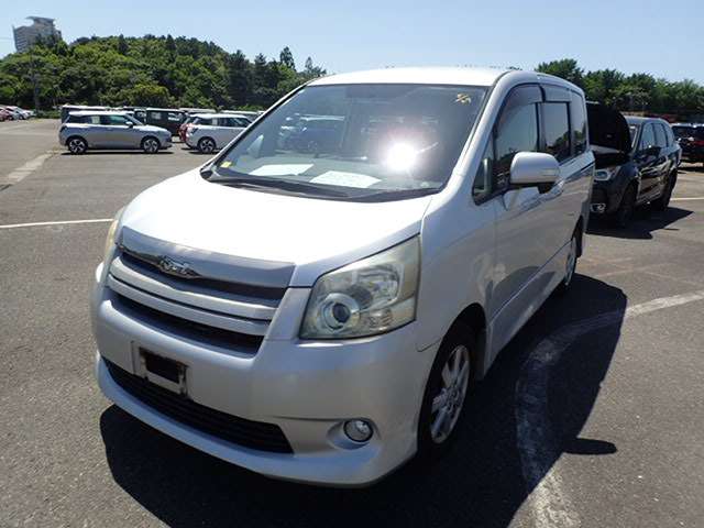 TOYOTA NOAH photo 2
