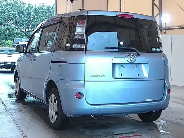 TOYOTA SIENTA photo 3