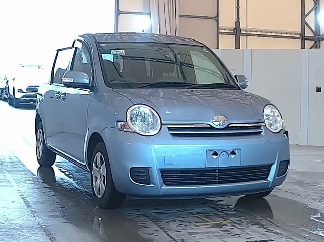 TOYOTA SIENTA 2013