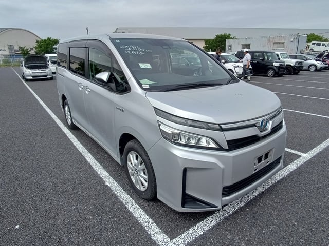 TOYOTA VOXY 2018