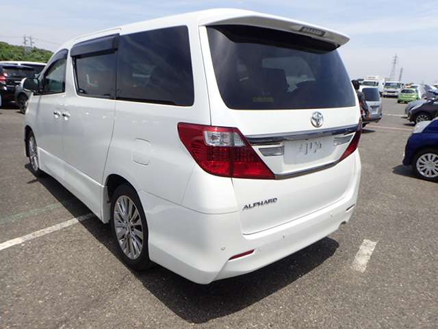 TOYOTA ALPHARD photo 3