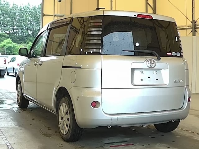 TOYOTA SIENTA photo 3