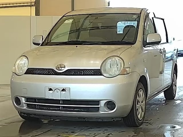 TOYOTA SIENTA photo 2