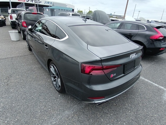 AUDI S5 SPORTBACK photo 3