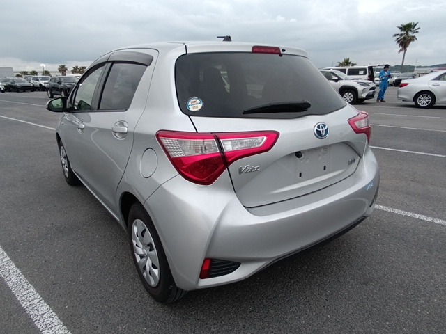 TOYOTA VITZ photo 3