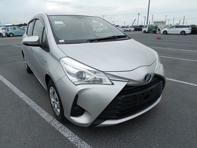 TOYOTA VITZ 2017