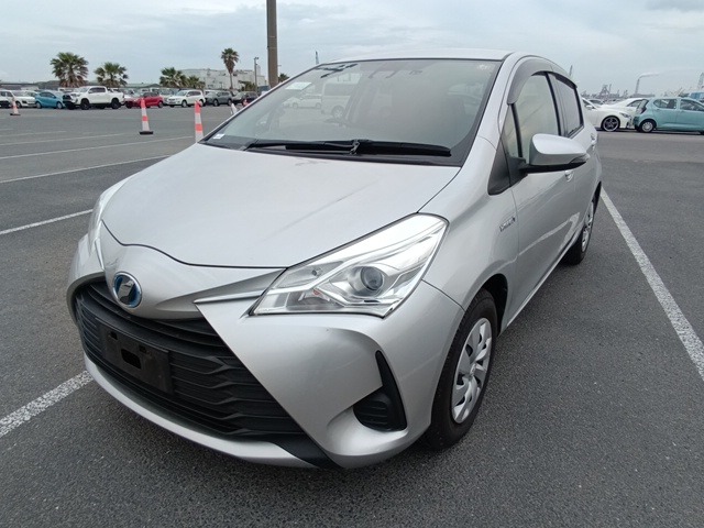 TOYOTA VITZ photo 2