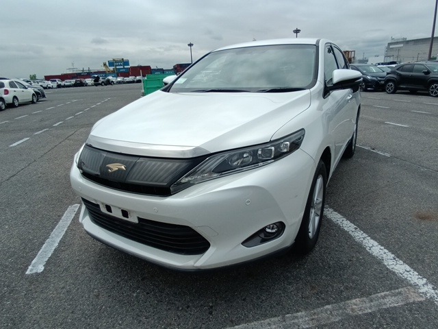 TOYOTA HARRIER photo 2