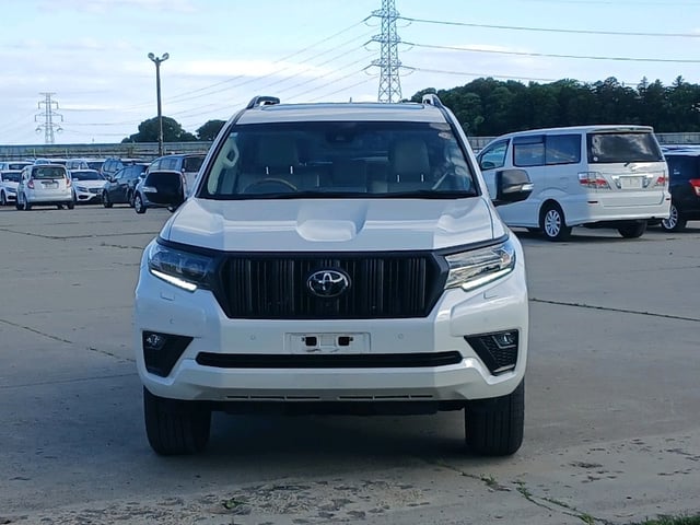 TOYOTA LAND CRUISER PRADO photo 2