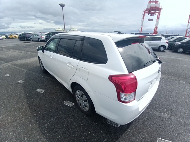TOYOTA COROLLA FIELDER photo 3