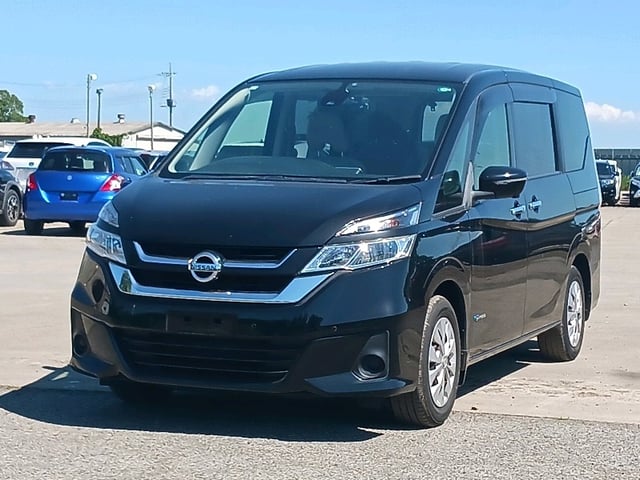 NISSAN SERENA photo 3