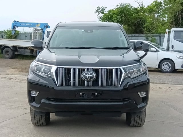 TOYOTA LAND CRUISER PRADO photo 2